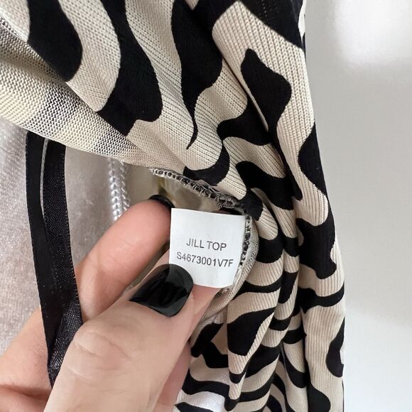 Diane von Furstenberg Vintage Silk Jill Wrap Top Zebra Print Size 6 - Picture 8 of 9